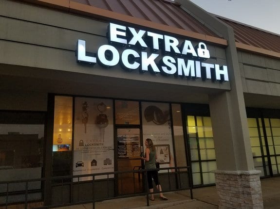 Customer-walking-into-Extra-Locksmith-store Honda Locksmith